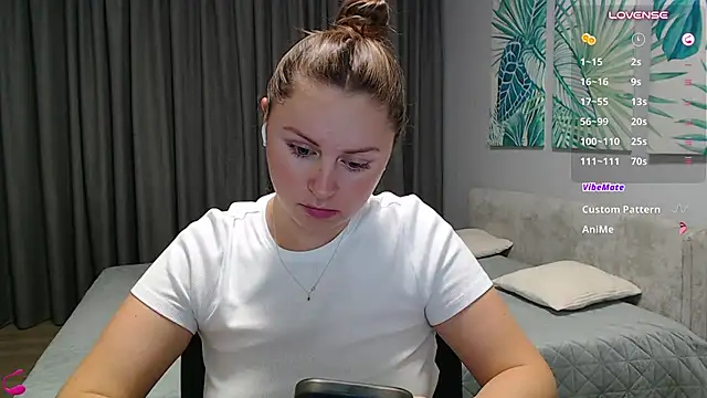 XXX chat uživo modela mia_bloomy