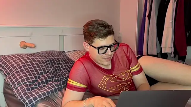 daniel-below live XXX chat