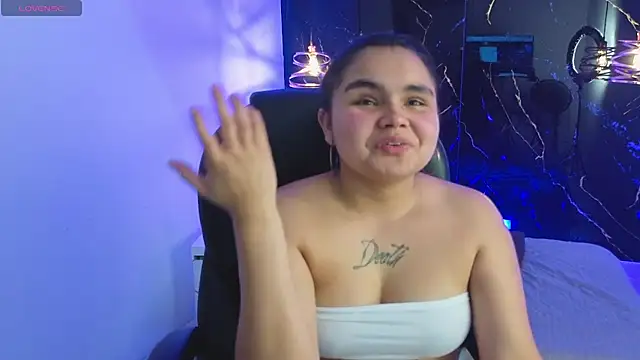 Chat +18 de TifanyRoseX ao vivo