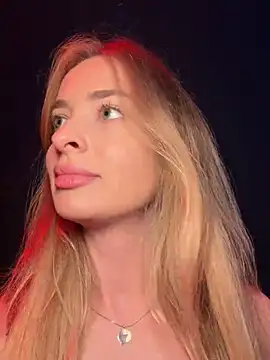 צ'אט XXX בשידור חי של EvieEvans