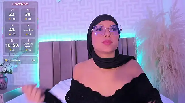 Chat XXX en directo de naishaa_