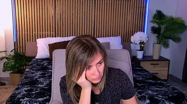 EmeraldGlow Live XXX Chat