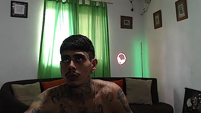 alpha_zomn Live XXX chat