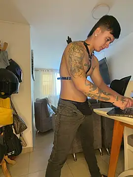 Christopher_strongg – Live XXX-chat