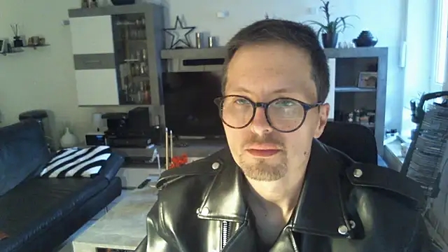 Lovecutey Show in webcam
