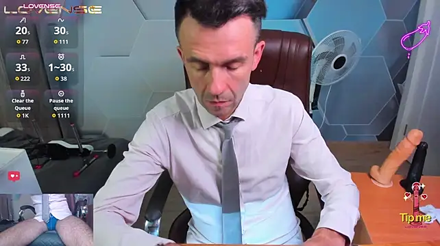 دردشة SteveTiger الجنسية المباشرة