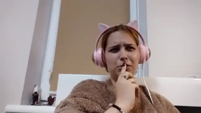 แชท XXX สดของ RedieChloe