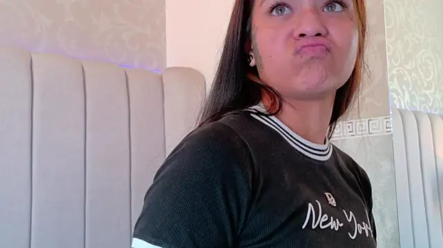 Chat XXX en directo de Emily__Stef