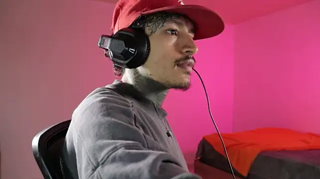 trieone XXX чат на живо