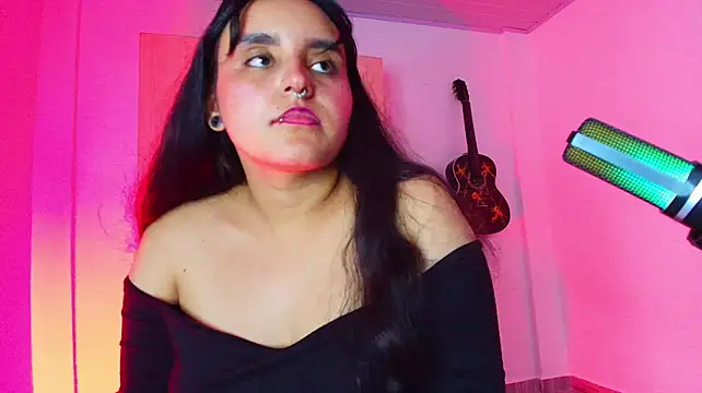 ambar__devon Adlı Modelin Canlı XXX Sohbeti