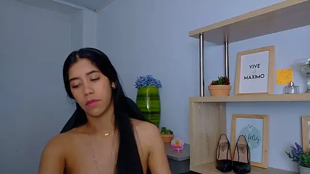 EmmiShery Live XXX-Chat