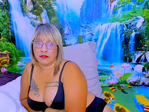 indianroxy Chat XXX live