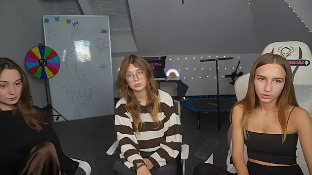 Chatroom XXX en direct de Elina_rose054