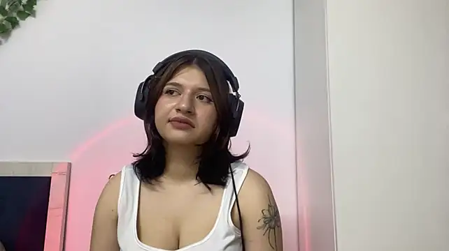 LouraMeinel's Live XXX Chat