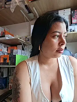 Chatroom XXX en direct de Luianna