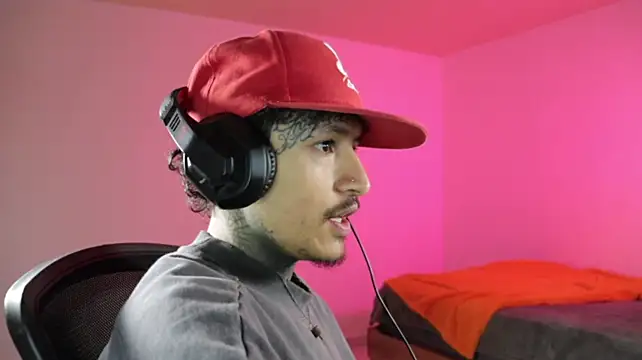 trieone live XXX chat