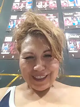 Chat +18 de Kazsandraa ao vivo