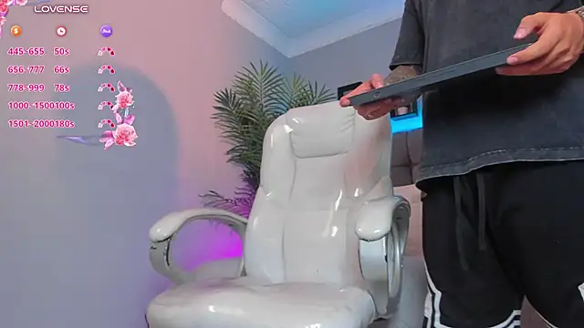 Chat +18 de Thomas_moon ao vivo
