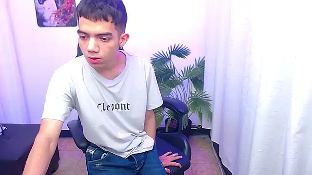 Show de leandrocum18 na webcam