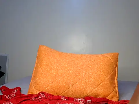 Smiley_babe Adlı Modelin Canlı XXX Sohbeti