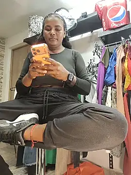 MAREIA_25 লাইভ XXX চ্যাট