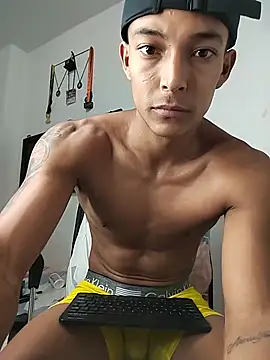 Demiansteven444 Adlı Modelin Canlı XXX Sohbeti