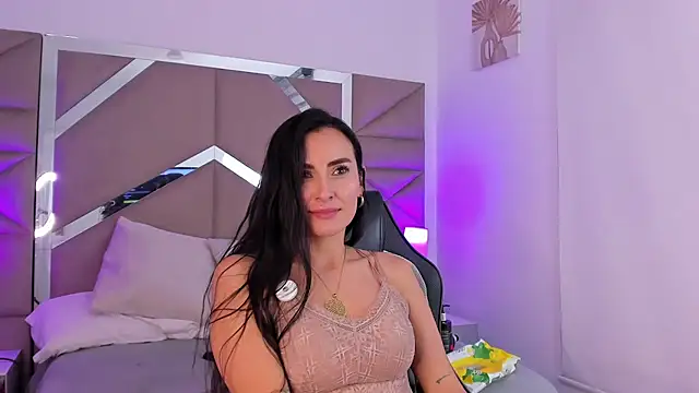 Chatroom XXX en direct de velvetlunaa_