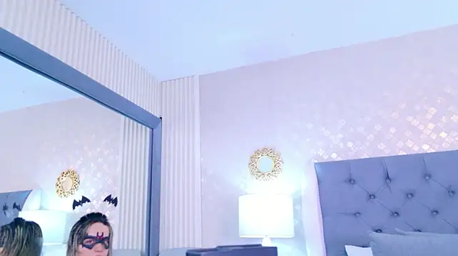 ZoeWilliis' Live XXX Chat