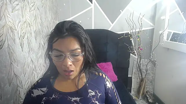 pocahontas_purple's Live XXX Chat