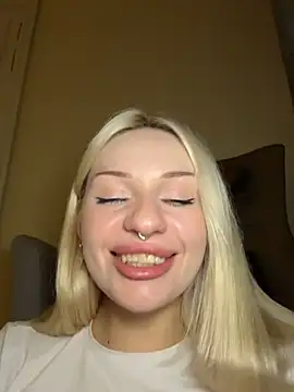 צ'אט XXX בשידור חי של DayaFoxy