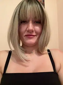 LunaFoxs Adlı Modelin Canlı XXX Sohbeti