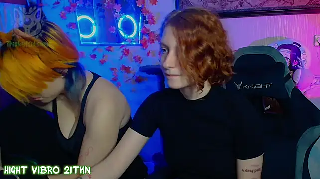 TrickyKitsune live XXX chat