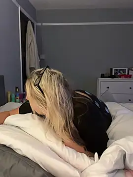 Blondnboujee53's Live XXX Chat