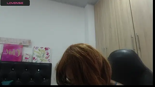 دردشة BustyMilf_ الجنسية المباشرة