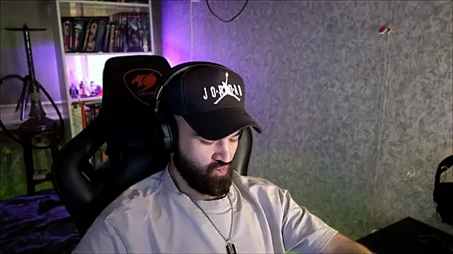 XXX chat uživo modela _Serious_Man
