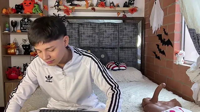 Chat XXX ao vivo de Andy_Belier23