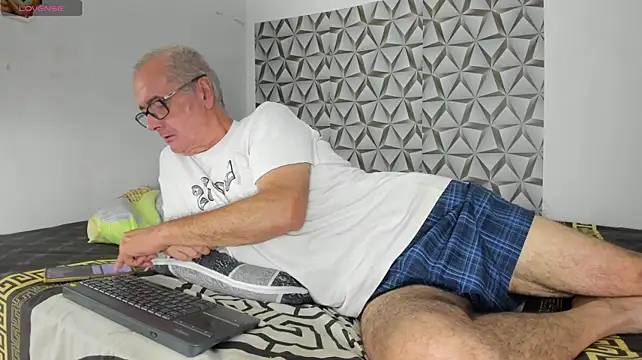צ'אט XXX בשידור חי של david_holman