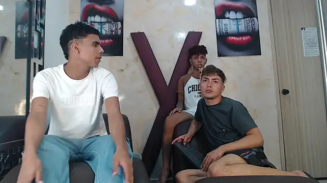 Chat +18 de AVENGER_BOYS2026 ao vivo