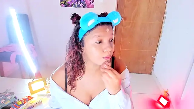 Emily_Coper18 Adlı Modelin Canlı XXX Sohbeti