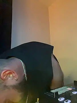 Guyst049 live XXX chat