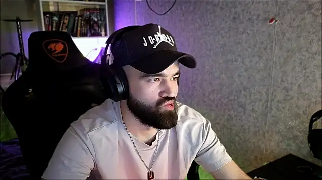 XXX chat uživo modela _Serious_Man