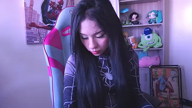 kitty_Rosee_ Adlı Modelin Canlı XXX Sohbeti