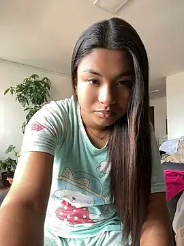 Czat XXX na żywo – Romie_rous