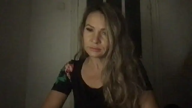Tavonira Live XXX-chat