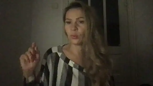 Tavonira Live XXX Chat