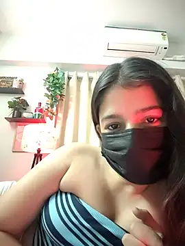QueenBebe99 Adlı Modelin Canlı XXX Sohbeti