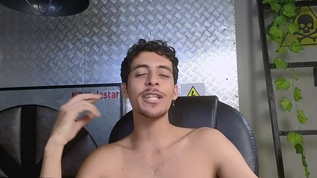 XXX chat uživo modela Jeey_Bee