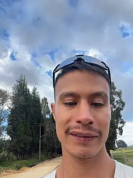 Chat +18 de DOMINICKVEGAS77 ao vivo