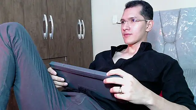 XXX chat uživo modela MilanDamian
