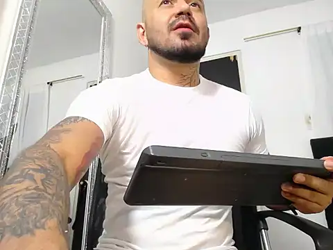 צ'אט XXX בשידור חי של AlphaDripXL_